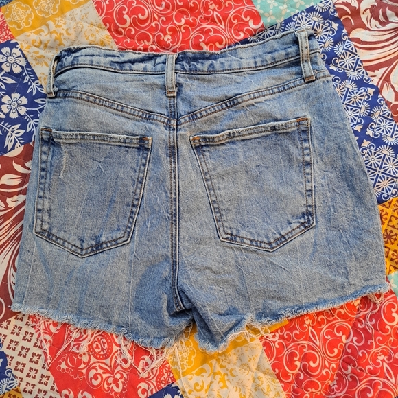 High waisted Silver Jean short. - Picture 2 of 4